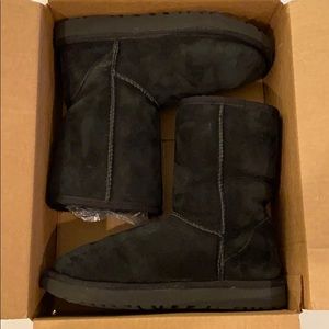 UGG women’s classic short black boot